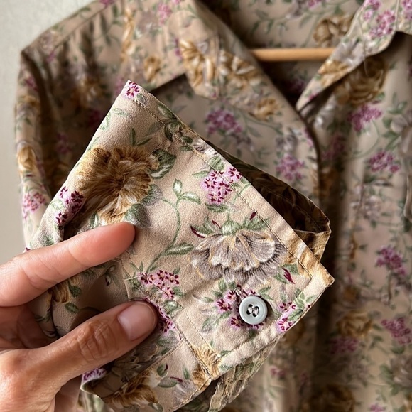 Vintage Floral Button Down Blouse - Picture 5 of 5